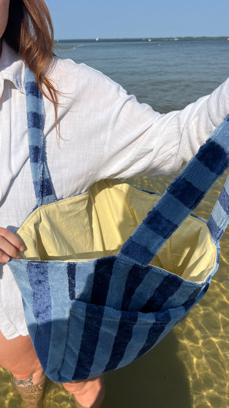Sac de plage : rayures bleues